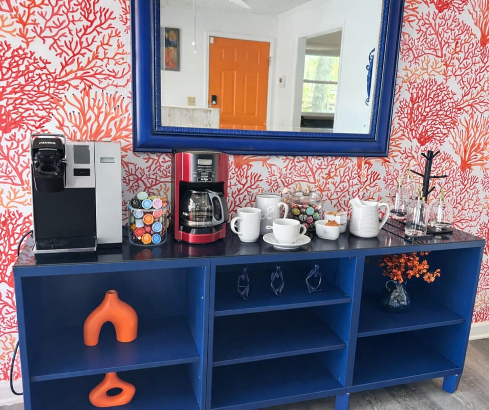 Stylish condo with coffee bar and modern décor — enjoy complimentary coffee during your relaxing vacation stay.