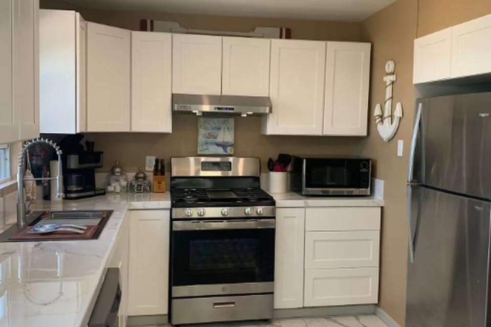 Whip up fresh seafood in our charming, fully equipped coastal kitchen! 