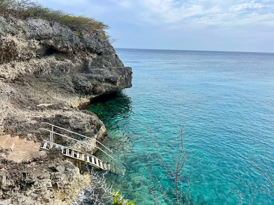 Easy ocean access from 2 sets of stairs within the Resort. Superb snorkelling