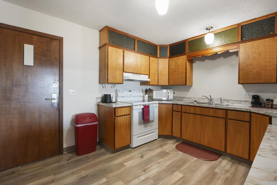 2 Queen Beds Kitchen Suite Non-Smoking image 8