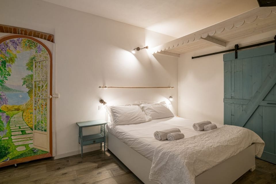 Cozy 35 sqm apartment, perfect for four people, located on the ground floor of a building (access via one step).The property is located in Visgnola, a quiet village near Bellagio, one of Lake Como's most popular destinations. It's well-served and easily  Apartment in Bellagio