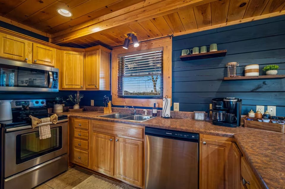 A fully stocked kitchen space ready for all your cooking needs!