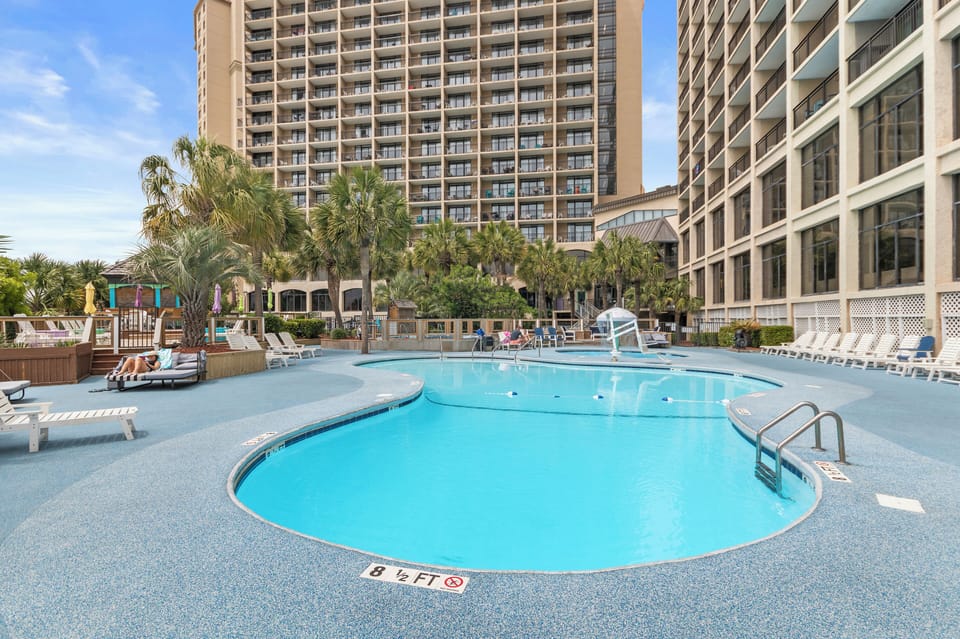 The ultimate tropical pool deck. Choose between multiple sparkling outdoor pools or relax in the hot tubs.