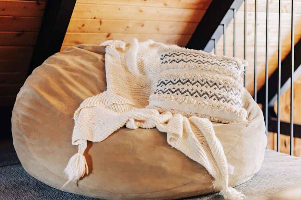 Loft Bedroom - Lux Cabin reading corner