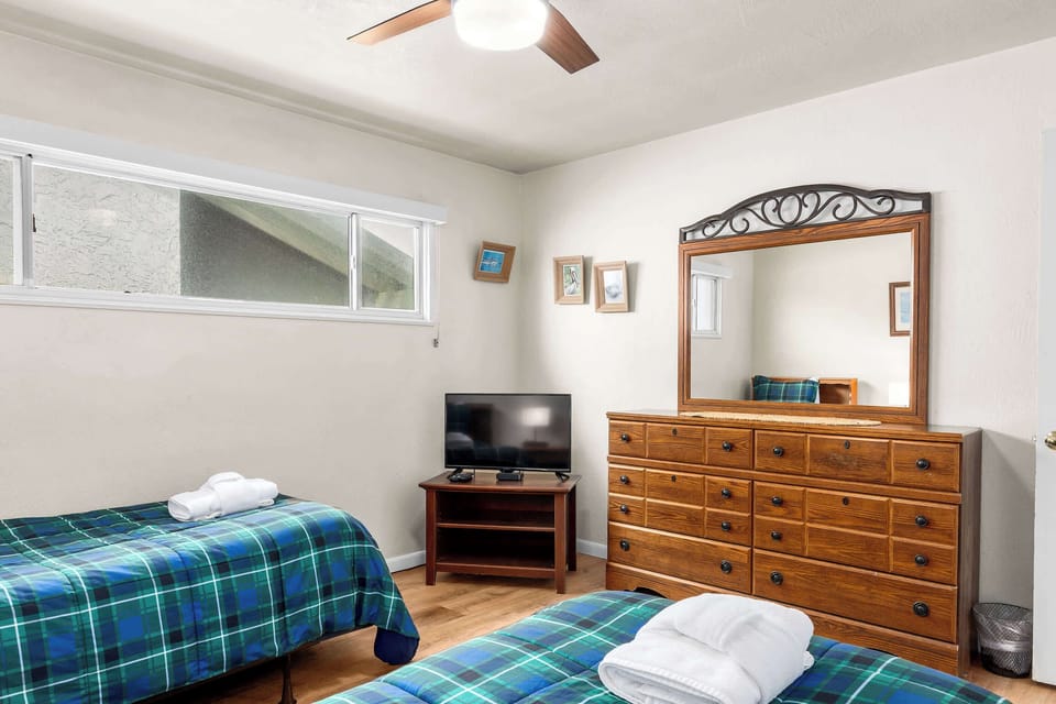 Twin Bedroom Vanity + TV