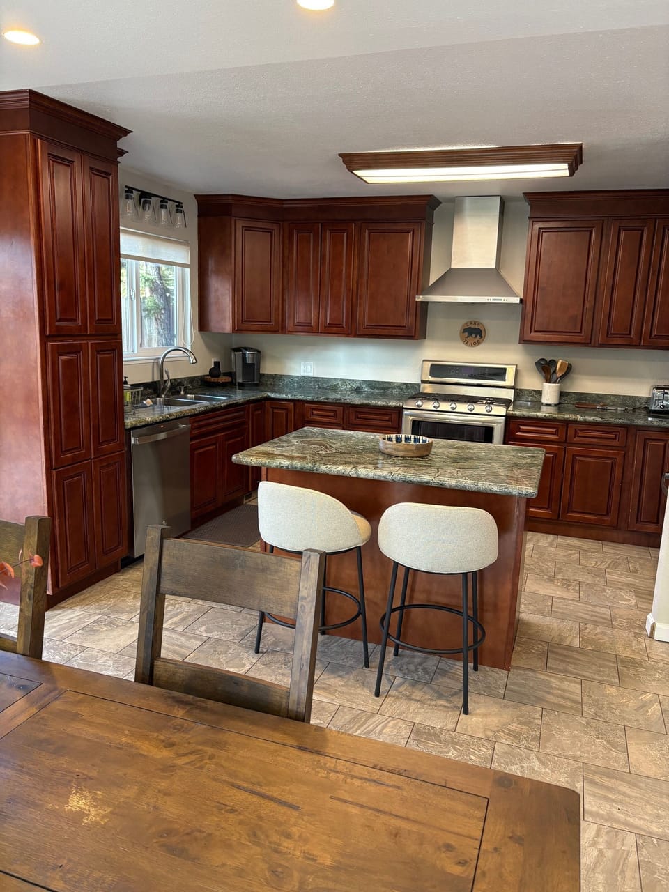 Fully equipped kitchen with island seating.