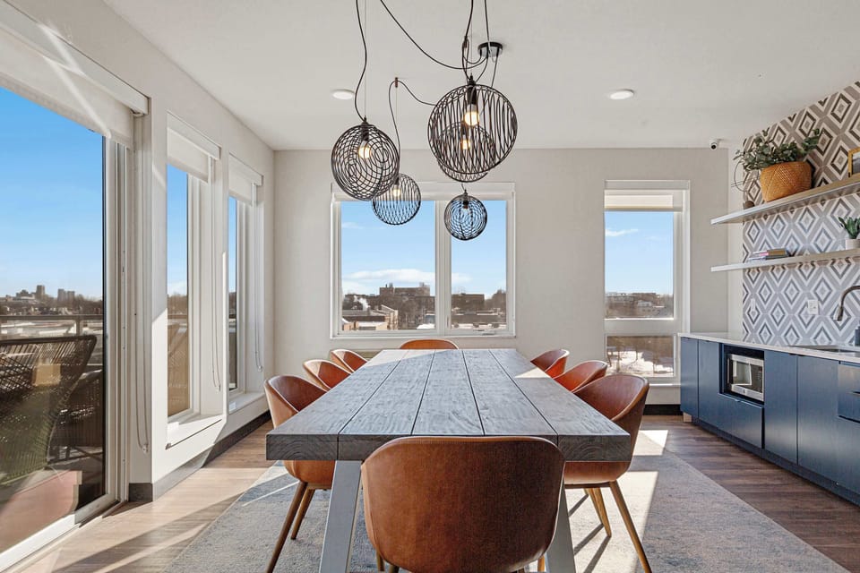 A bright and versatile shared space ideal for group meals, work sessions, or small gatherings. Great for guests who want more room to connect, collaborate, or celebrate during their stay.