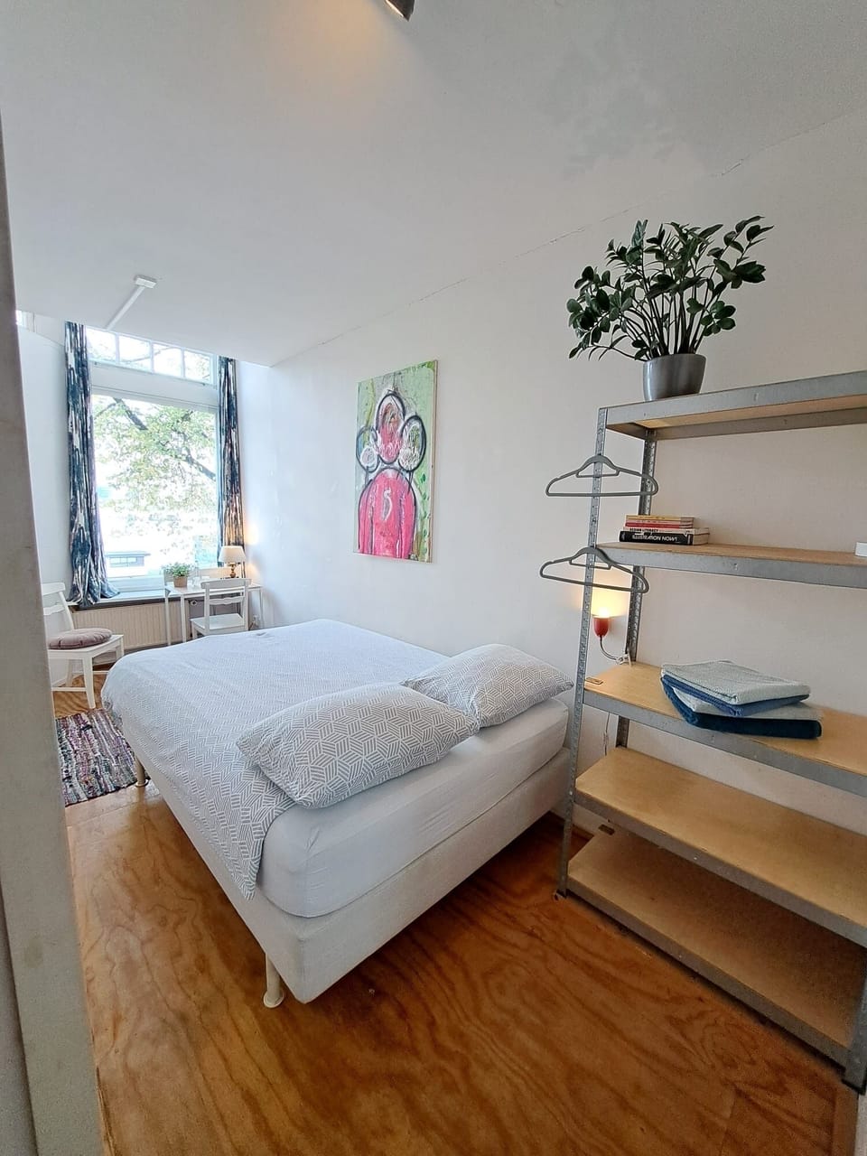 Clean and well-kept room 5min from centraal station Bed and Breakfast in Amsterdam