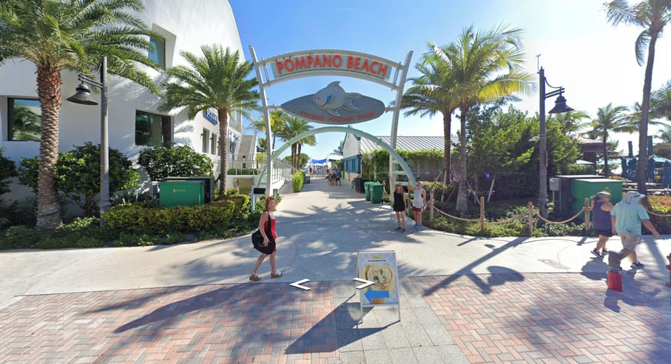 Just 2 miles away pompano beach fishing pier, Beautiful beach, bars, restaurants