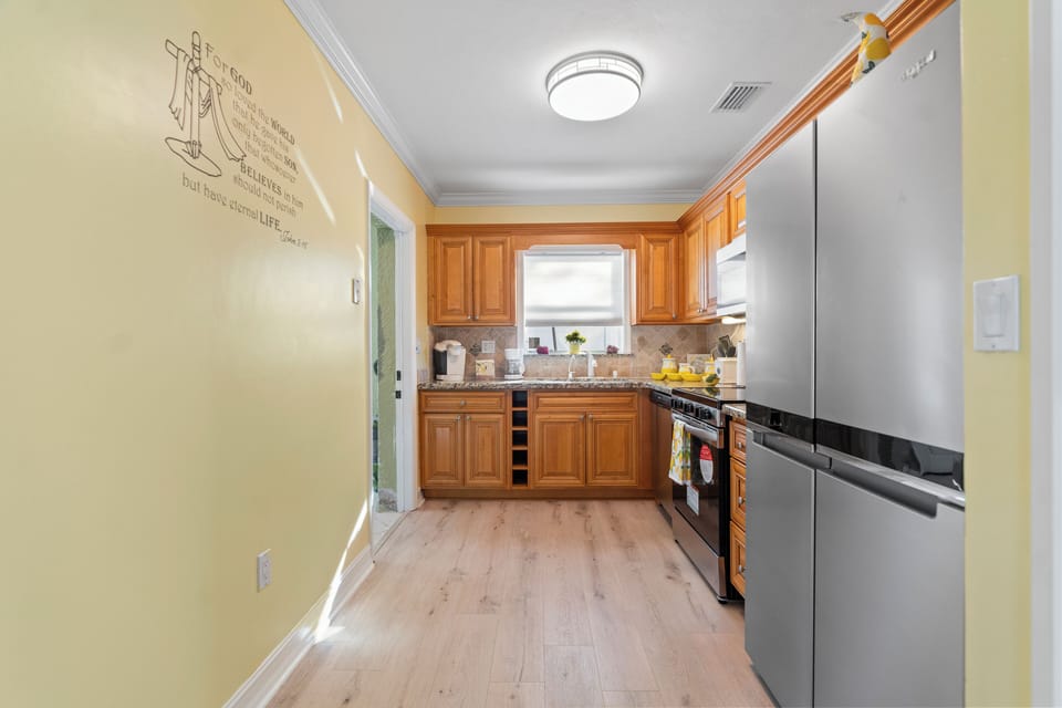 Beautiful remodel, clean kitchen