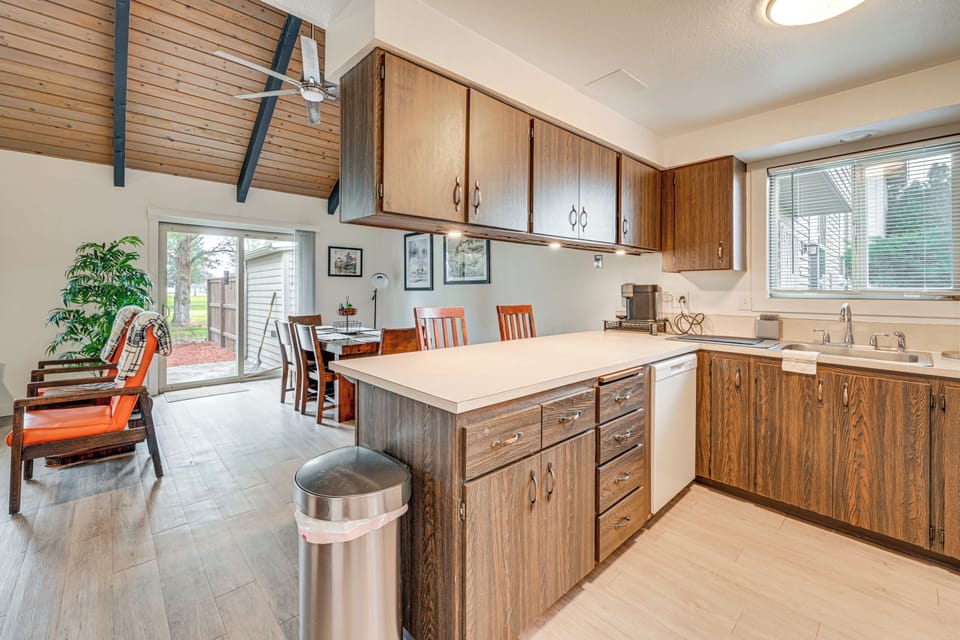 Kitchen | Breakfast Bar