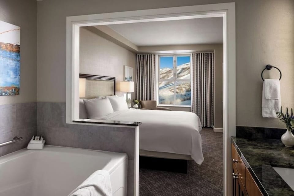 2 BED/2 BATH SKI-IN/SKI-OUT MARRIOT MOUNTAINSIDE RESORT 03/07-03/14 Resort in Park City