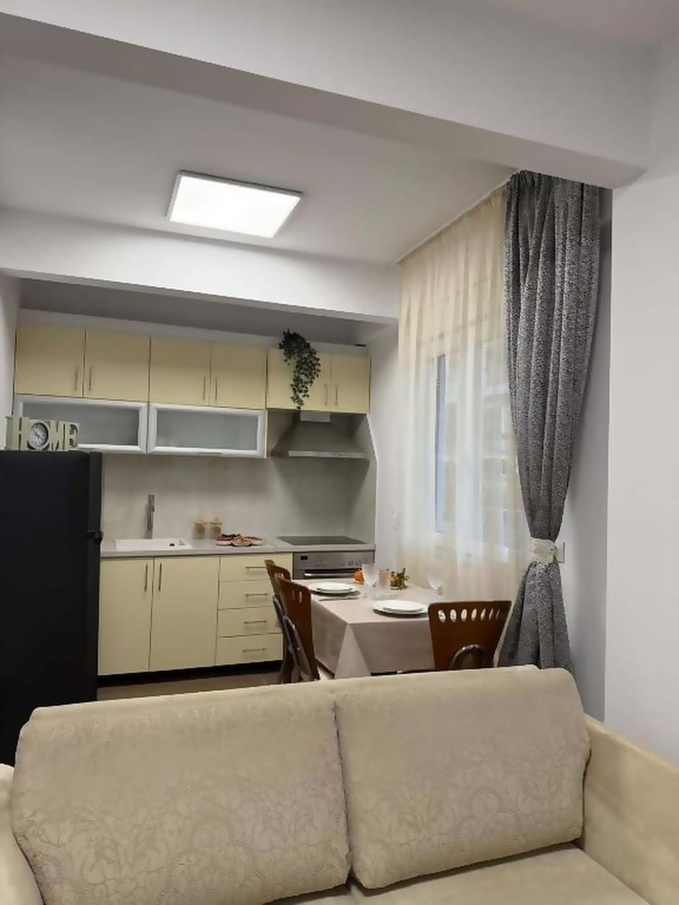 Lounge area and kitchen 