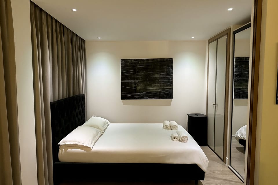 Stylish Chelsea Riverside Studio Apartment in London