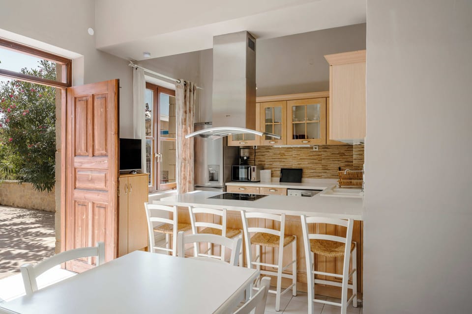 The kitchen offers direct outdoor access.