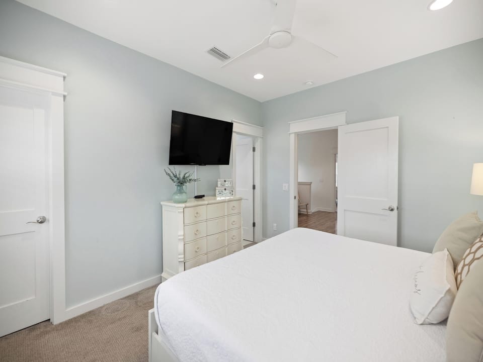 Third Bedroom - Smart TV - Second Floor