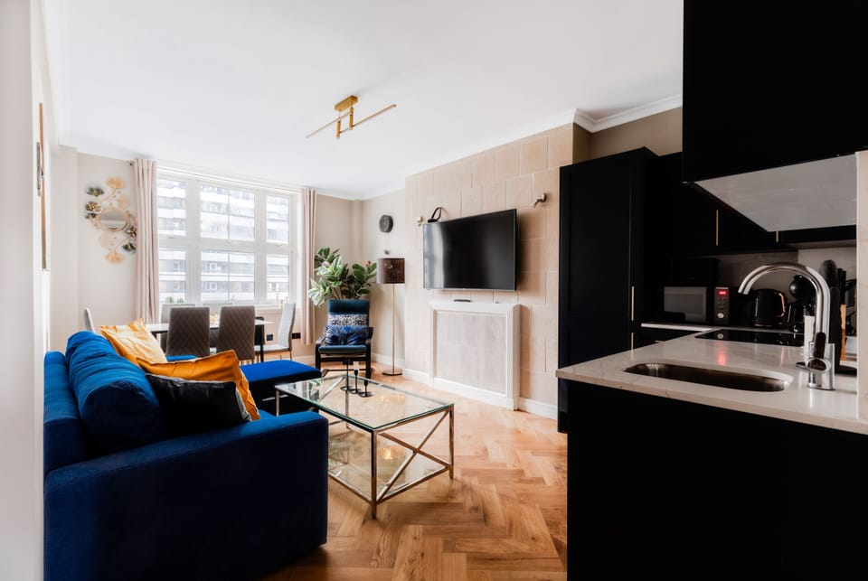Living Room / Lounge