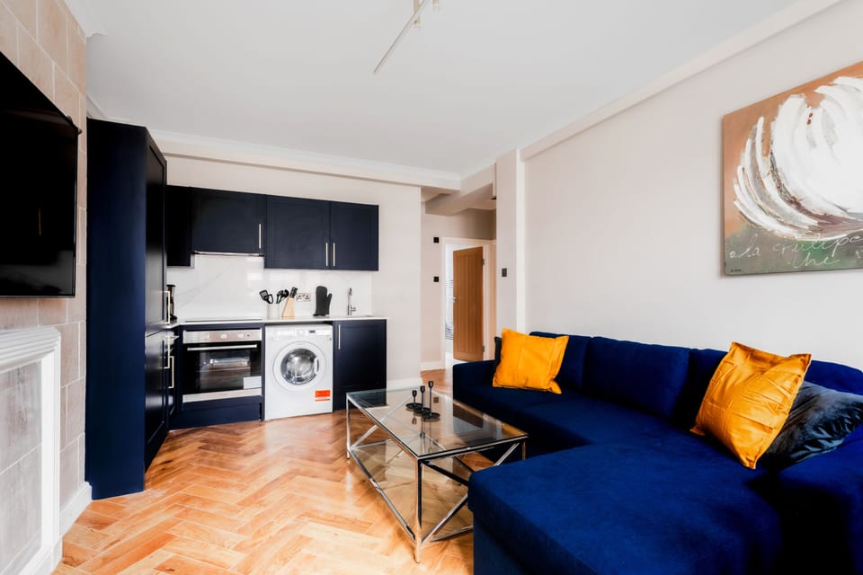 Living Room / Lounge