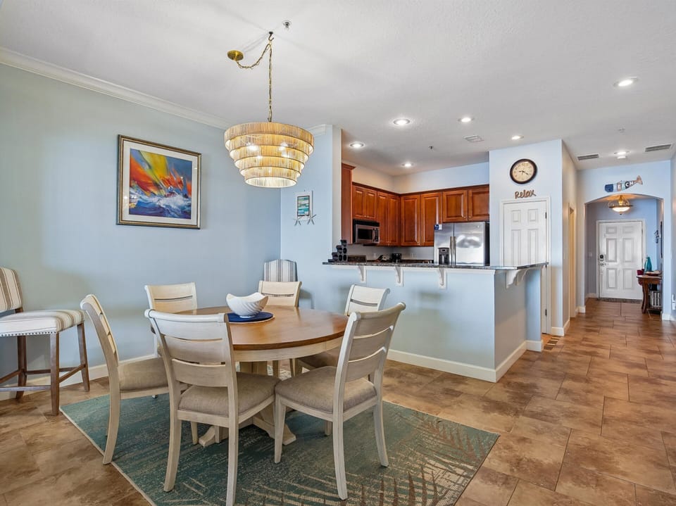 Dining Room - Seating For Six