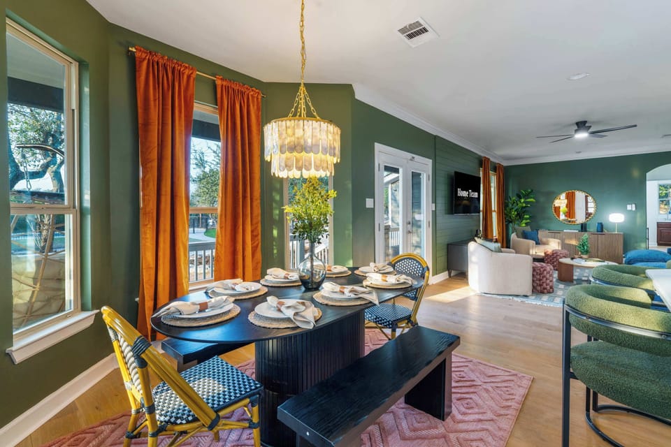 From morning coffee to dinner feasts, this dining space sets the stage for great food and even better memories. Seats are comfy, vibes are cozy, and smiles are mandatory.