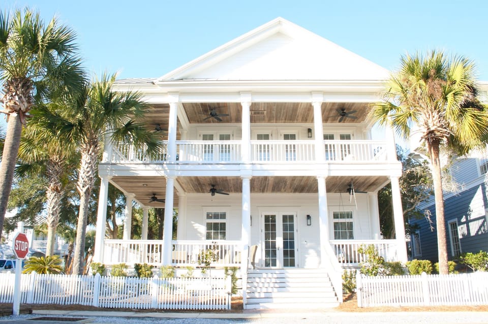 Welcome to "The Little White House" of Carillon Beach!