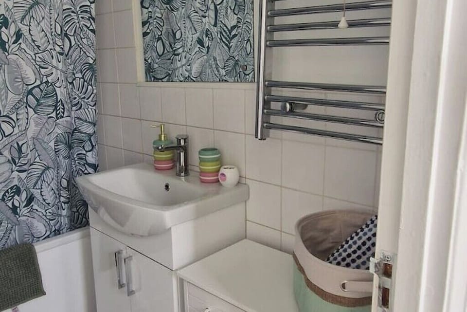 House near Reading Hospital/Contractors/Students House in Reading