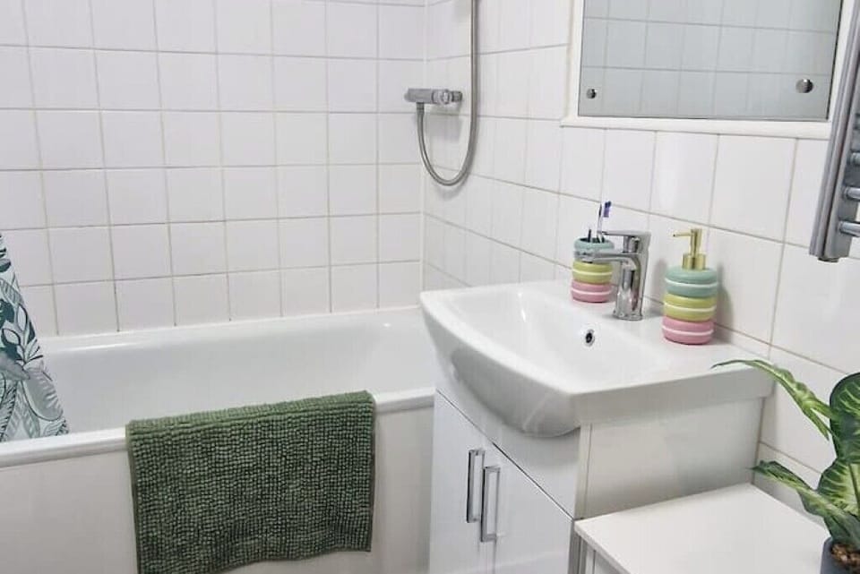 House near Reading Hospital/Contractors/Students House in Reading