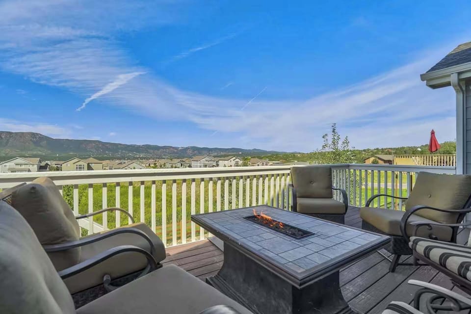 Welcome to Rangeview Pass! From this vantage point, you can appreciate the true scale of the Front Range views that define Colorado. The deck provides a private and functional extension of the home’s living space, designed for relaxation 