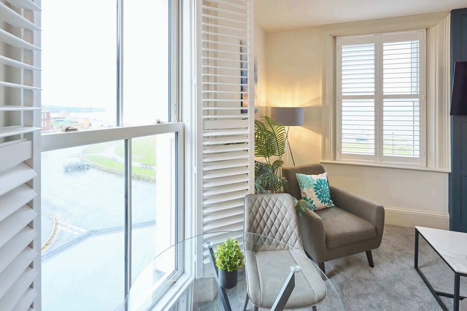 Langley Hotel Apt 5, Whitby - Host & Stay