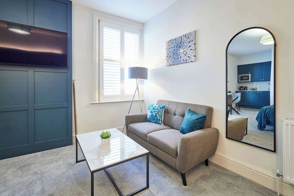 Langley Hotel Apt 6, Whitby - Host & Stay