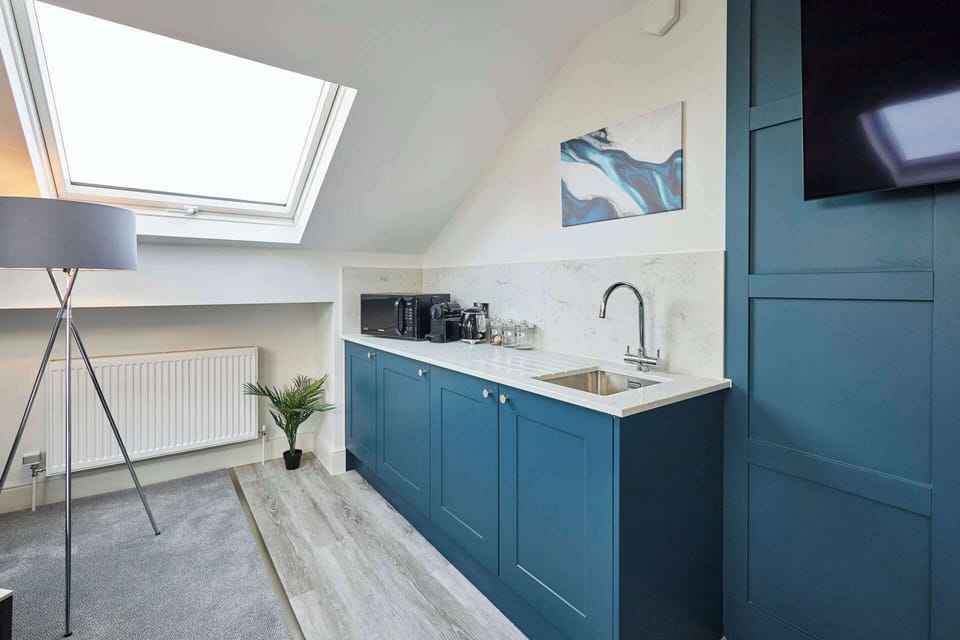 Langley Hotel Apt 9, Whitby - Host & Stay
