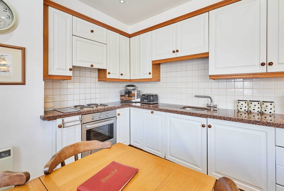 Spinnaker, Low Newton-by-the-Sea - Host & Stay