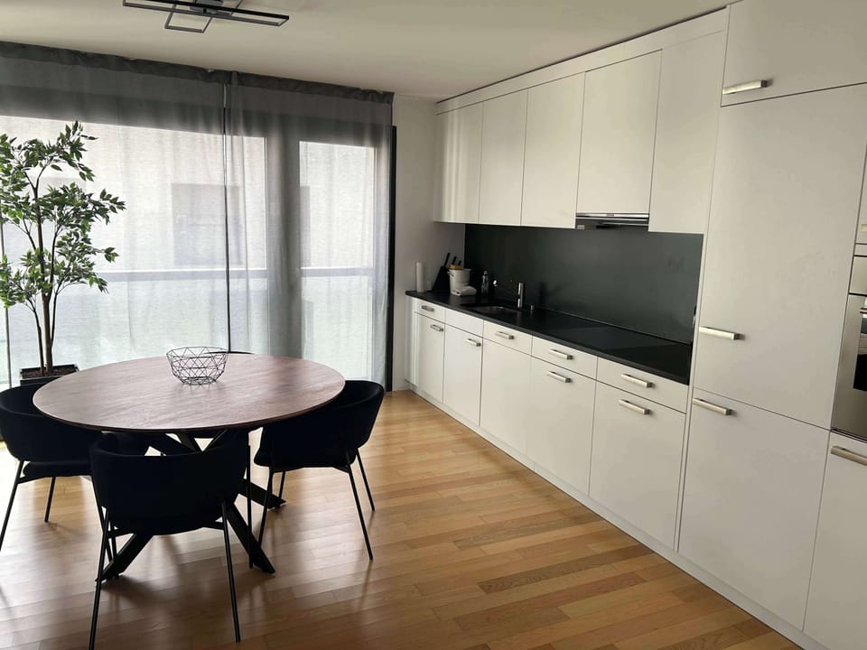 Kitchen/ Dining table