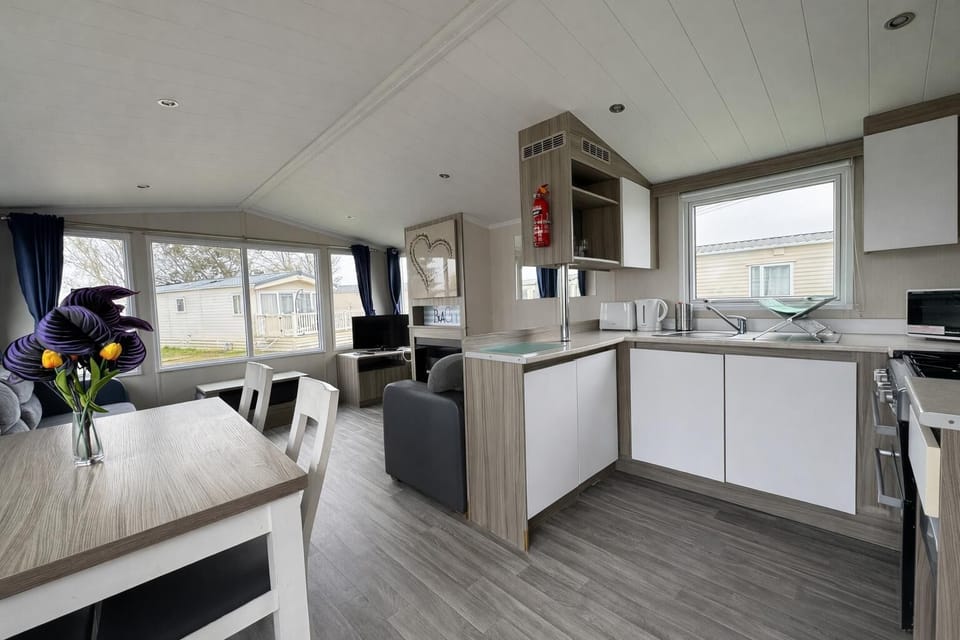 Plan a weekend getaway to Essex and explore its picturesque villages and stunning coastline.