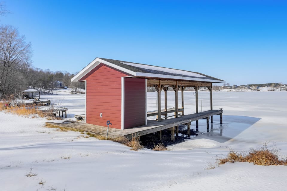 Private Dock | Direct Lake Anna Access