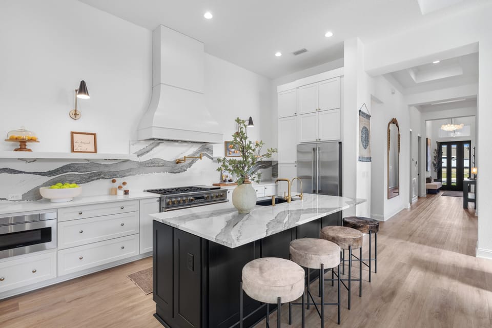 Fully Stocked Kitchen w/6 Burner Stove and Double Oven