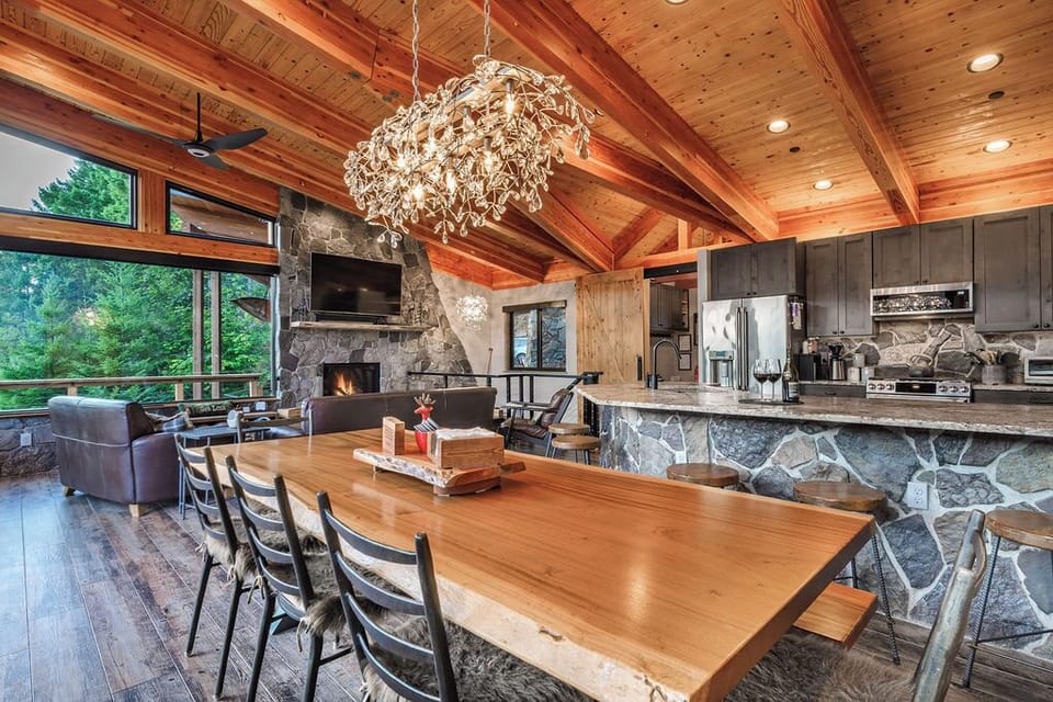 Picture yourself in this luxury lodge - like retreat gathering with loved ones. 