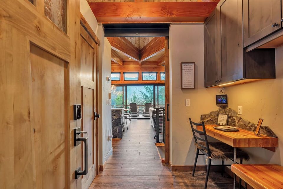 Entryway, wait until you see what is on the other side!