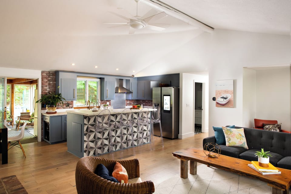 Open concept living/kitchen