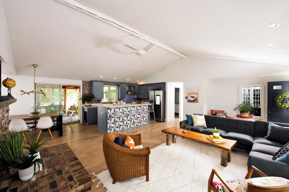 Open concept living/kitchen