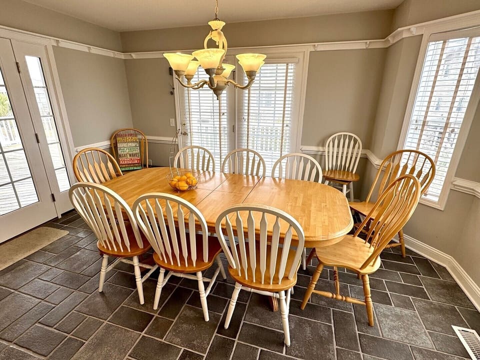 2 Isle Dining Area