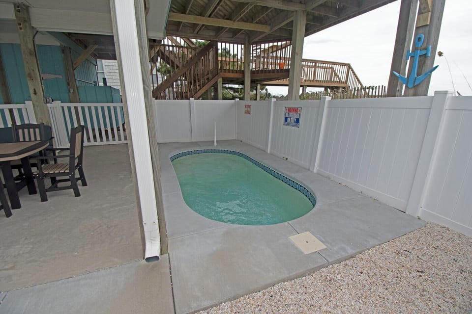 8' x 16' splash pool