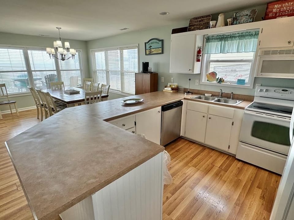 95B W 1ST Kitchen