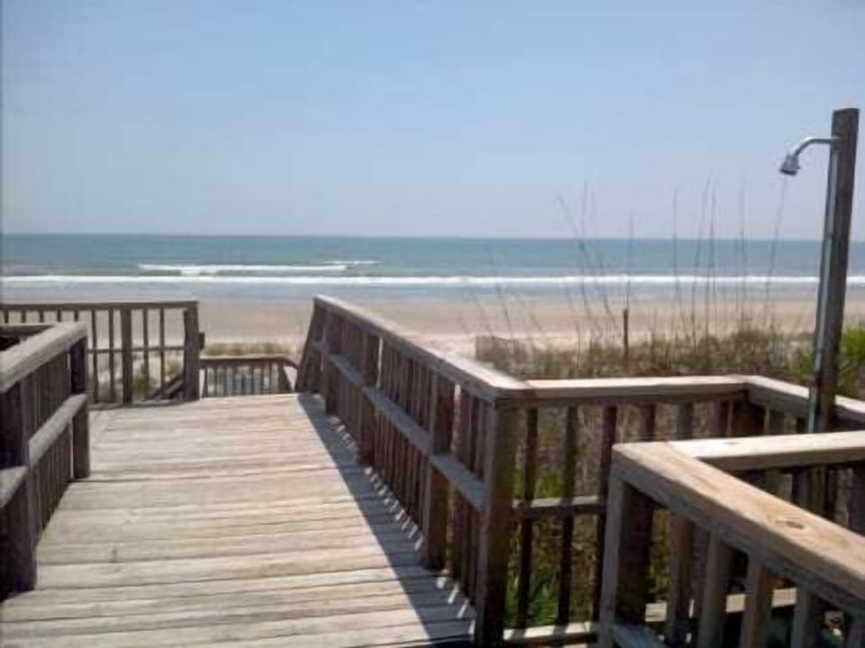 BEACH ACCESS NEXT TO POOL