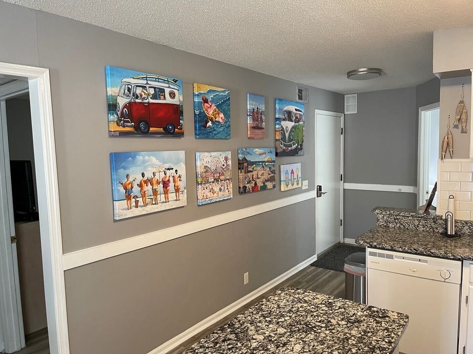 ENTRY/KITCHEN