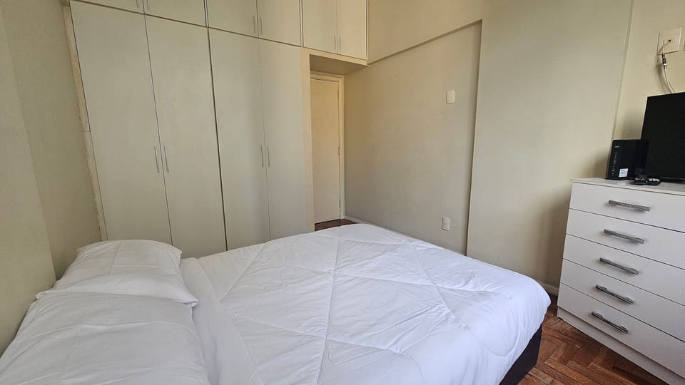 Bed,Photo of the whole room,Bedroom