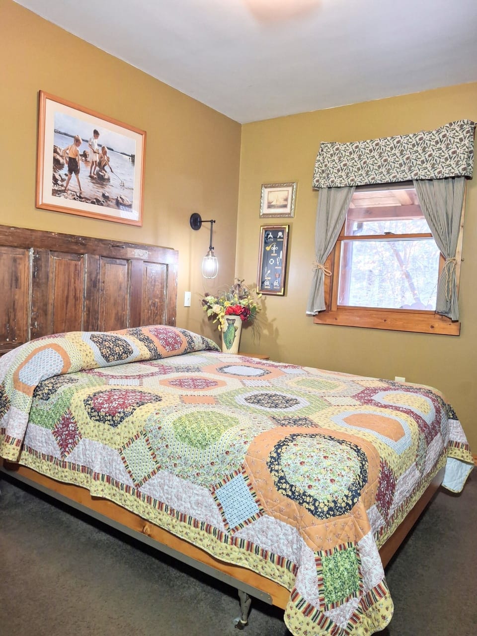 Downstairs bedroom full bed