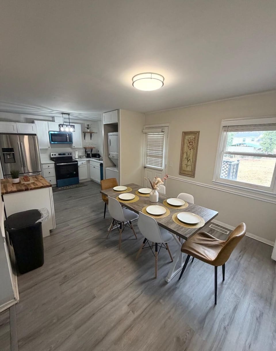 “Tranquil 3‑bedroom residence, ideally situated in Winston‑Salem.” House in Winston-Salem