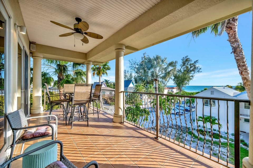 Oceanview from the large 20FT balcony!