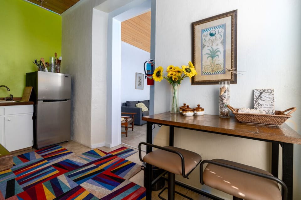 dining area/kitchen